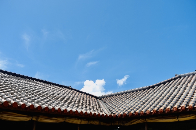 屋根瓦の雨漏りはコーキングだけでは治らない！その原因と正しい対処法を解説