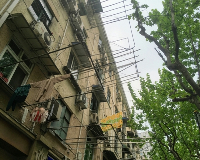 外壁の排気ガス汚れを徹底解説！美観回復と建物の保護のために