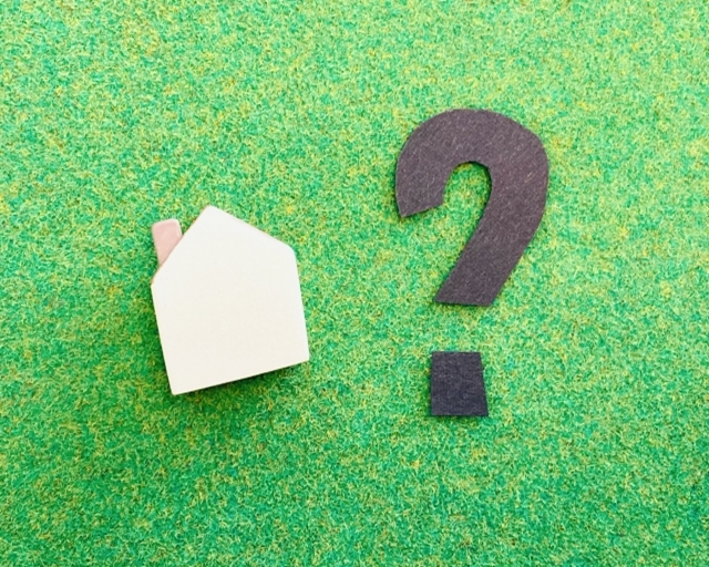 アクリル樹脂とシリコン樹脂塗料の違いは？外壁塗装の屋根塗り替えを徹底比較