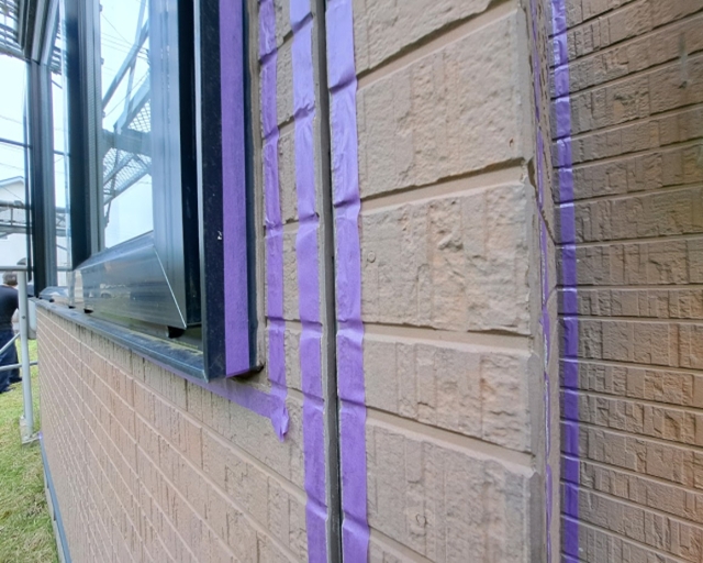 コーキングの打ち替えと増し打ち、どちらを選ぶべき？違いと費用を解説