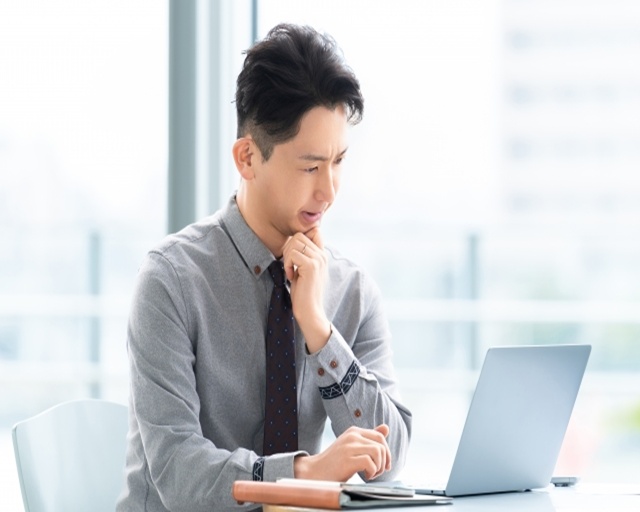 アスファルトシングルと防水シートの全て：種類・施工・雨漏り対策