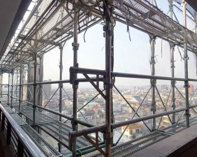 マンション鉄部塗装の費用相場を徹底解説！適正価格と業者選びの全知識