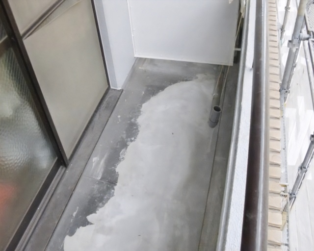 一戸建てベランダ防水工事の費用相場を徹底解説！種類別単価と見積もり比較、大阪での安く抑える方法