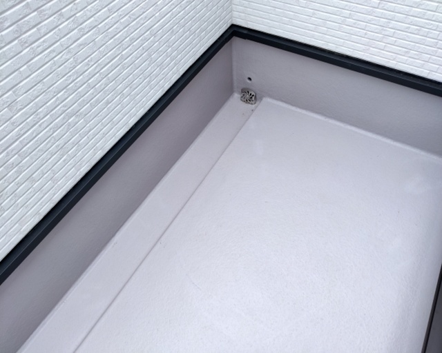 ベランダ・バルコニーのトップコート費用相場を徹底比較！DIYとの費用・品質を解説